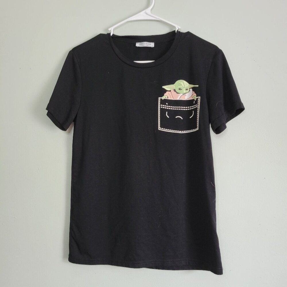 Disney Yoda Shirt Women's Small Pocket Grogu Mandalorian Sheshow T-Shirt